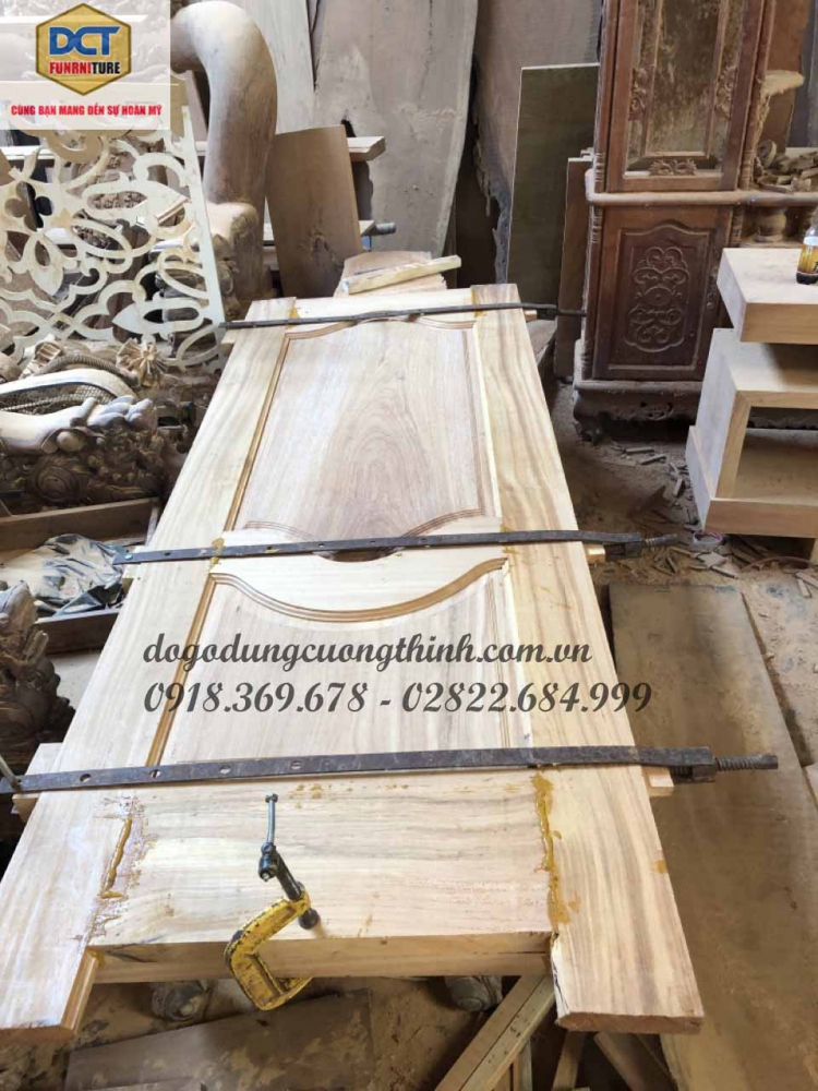 cánh cửa tân cổ điển